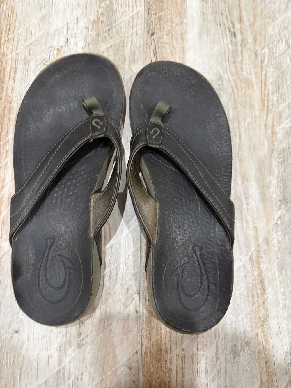 Olukai flip flop